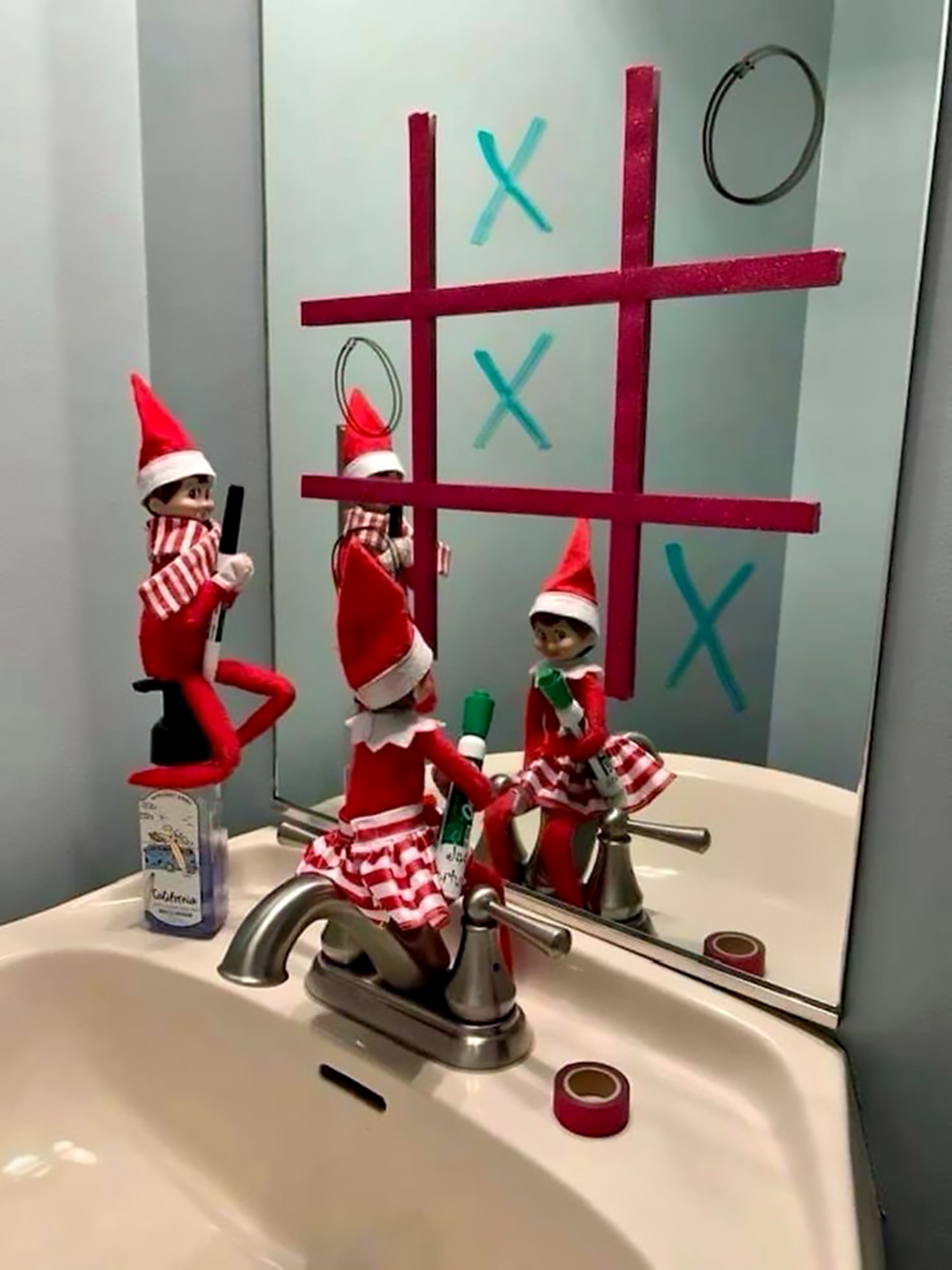 A FAMILY TRADITION | ELF ON TE SHELF