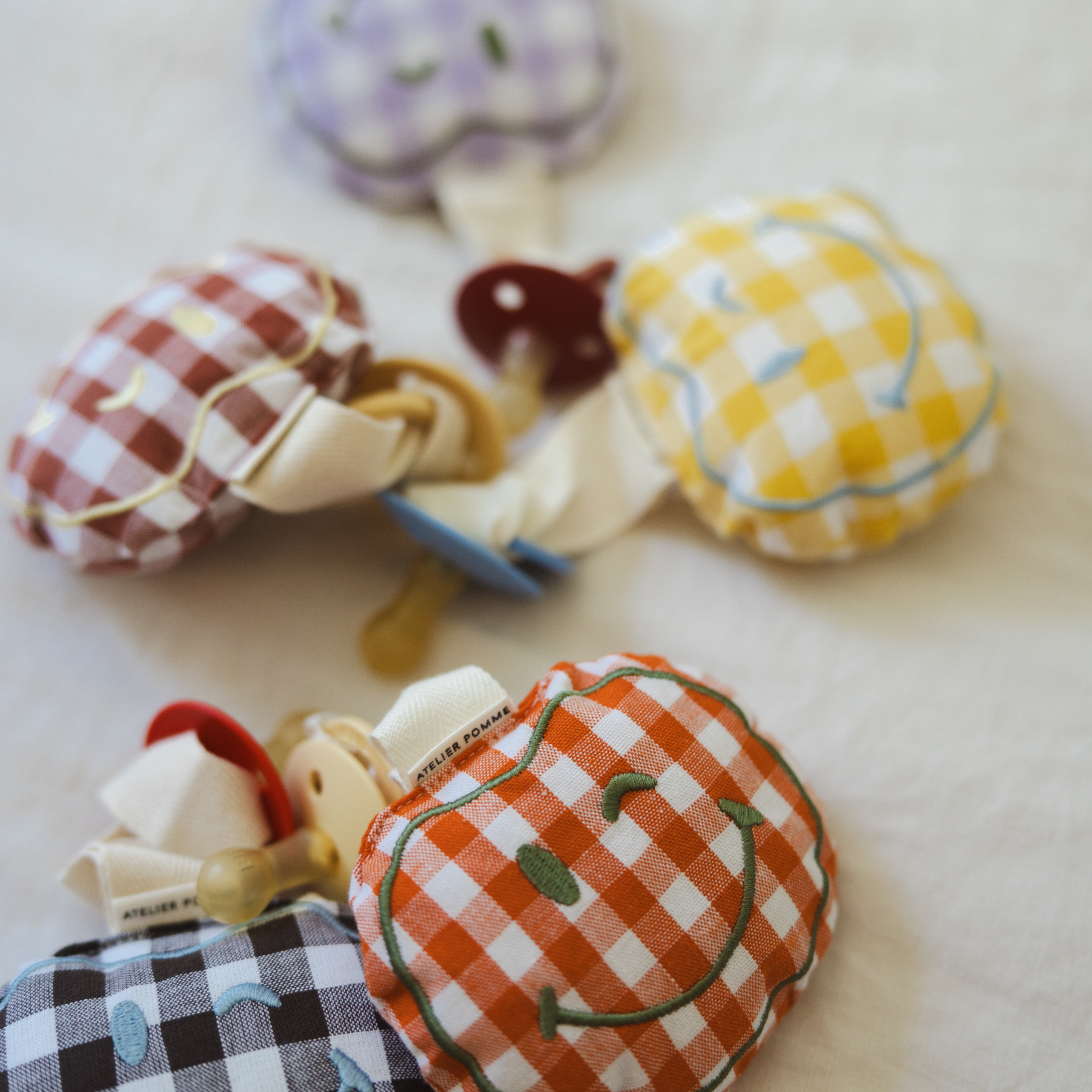 PACIFIER CLOTH - POMME - CHECKED BETTER BROWNIE