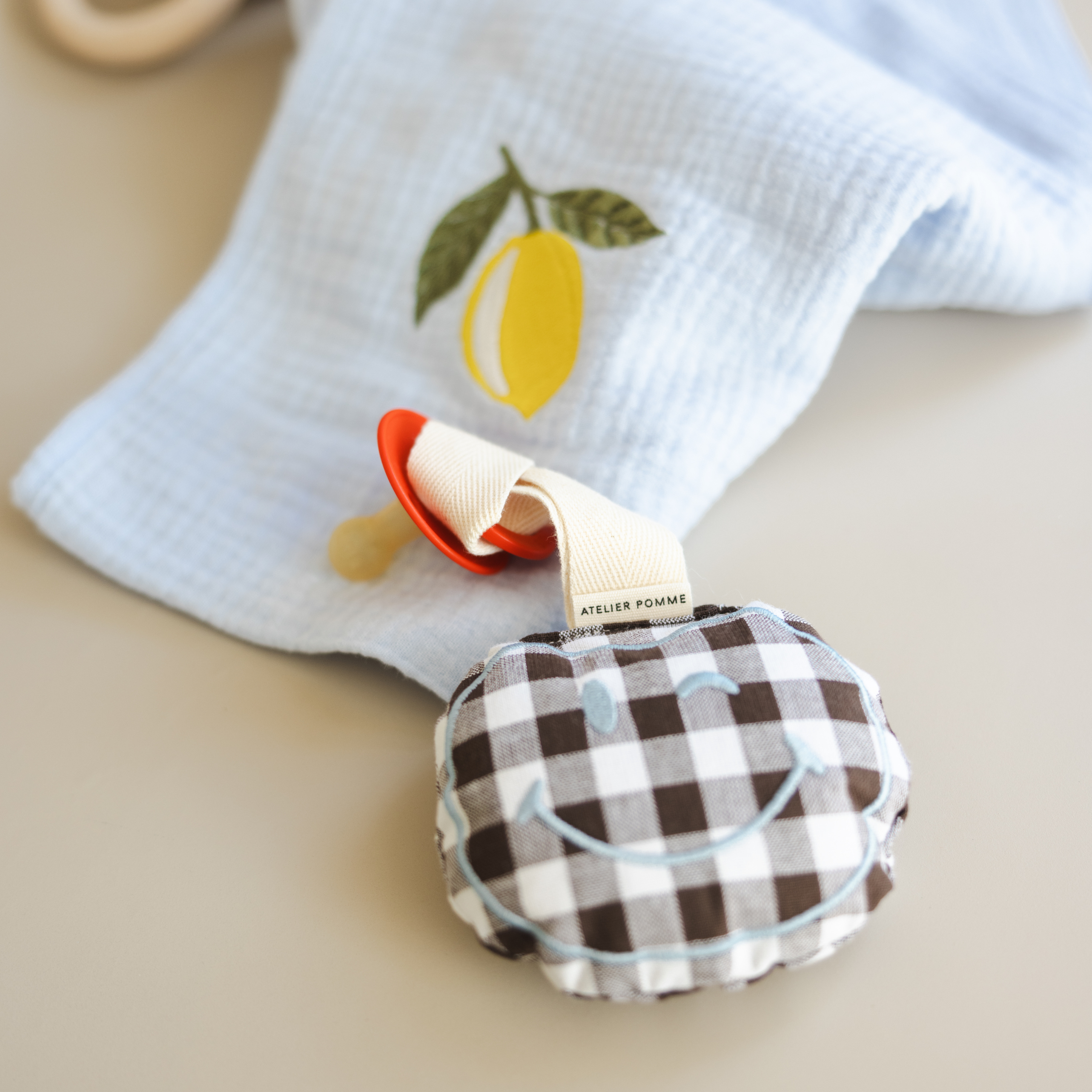 PACIFIER CLOTH - POMME - CHECKED BETTER BROWNIE
