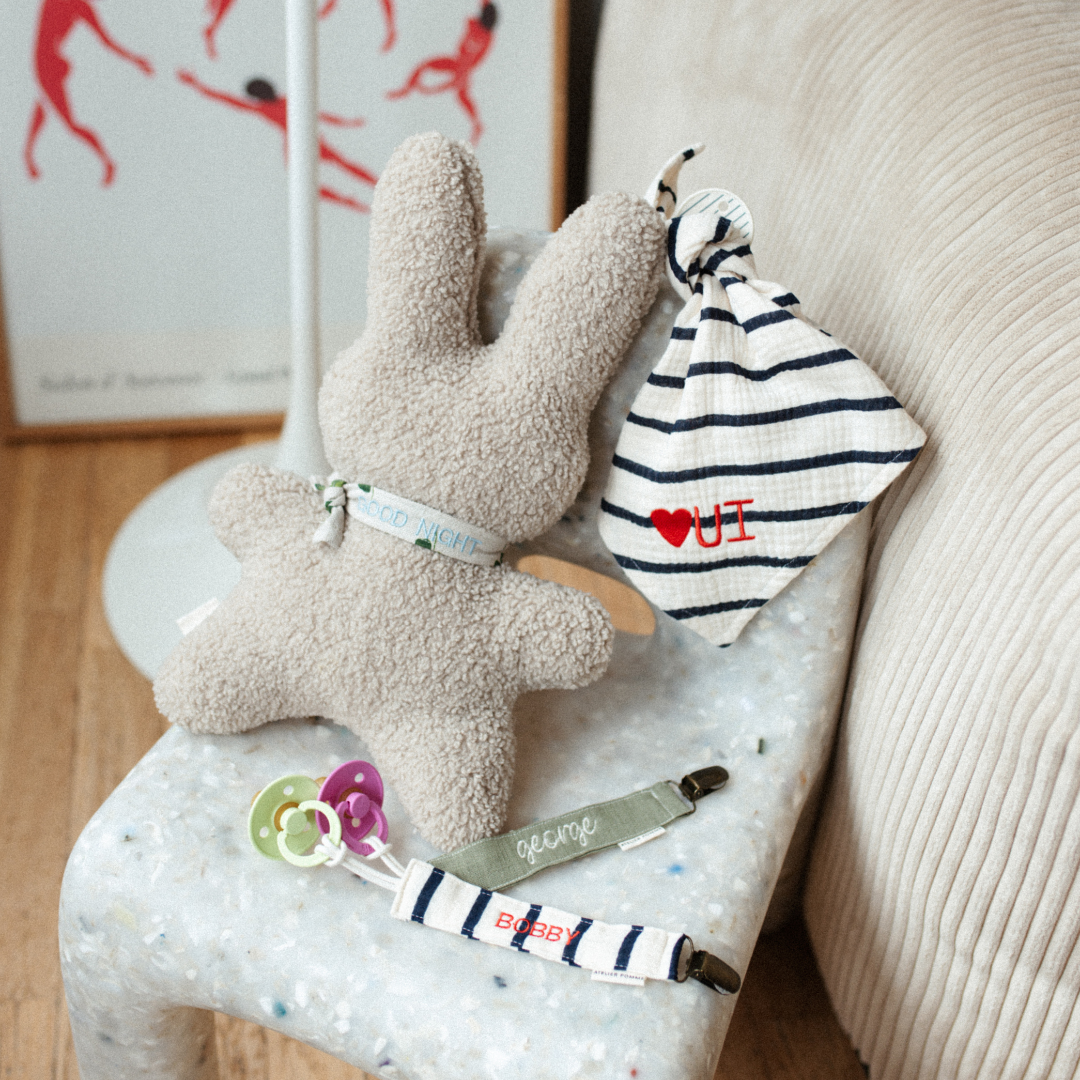 streepjes speendoekje van organisch mousseline katoen, met naam of icoon