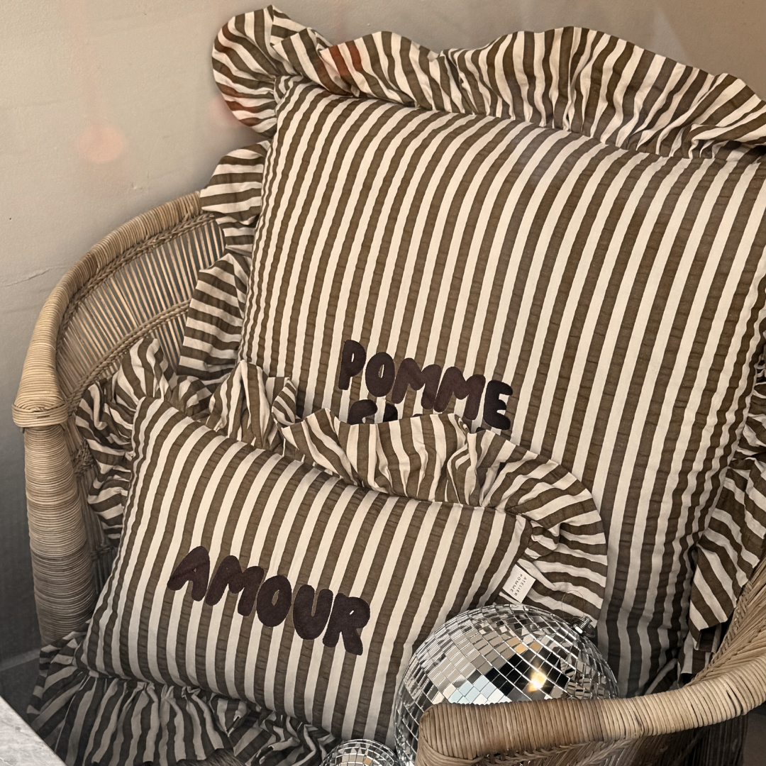 CUSHION RAYURE FRILL | FINE BROWN