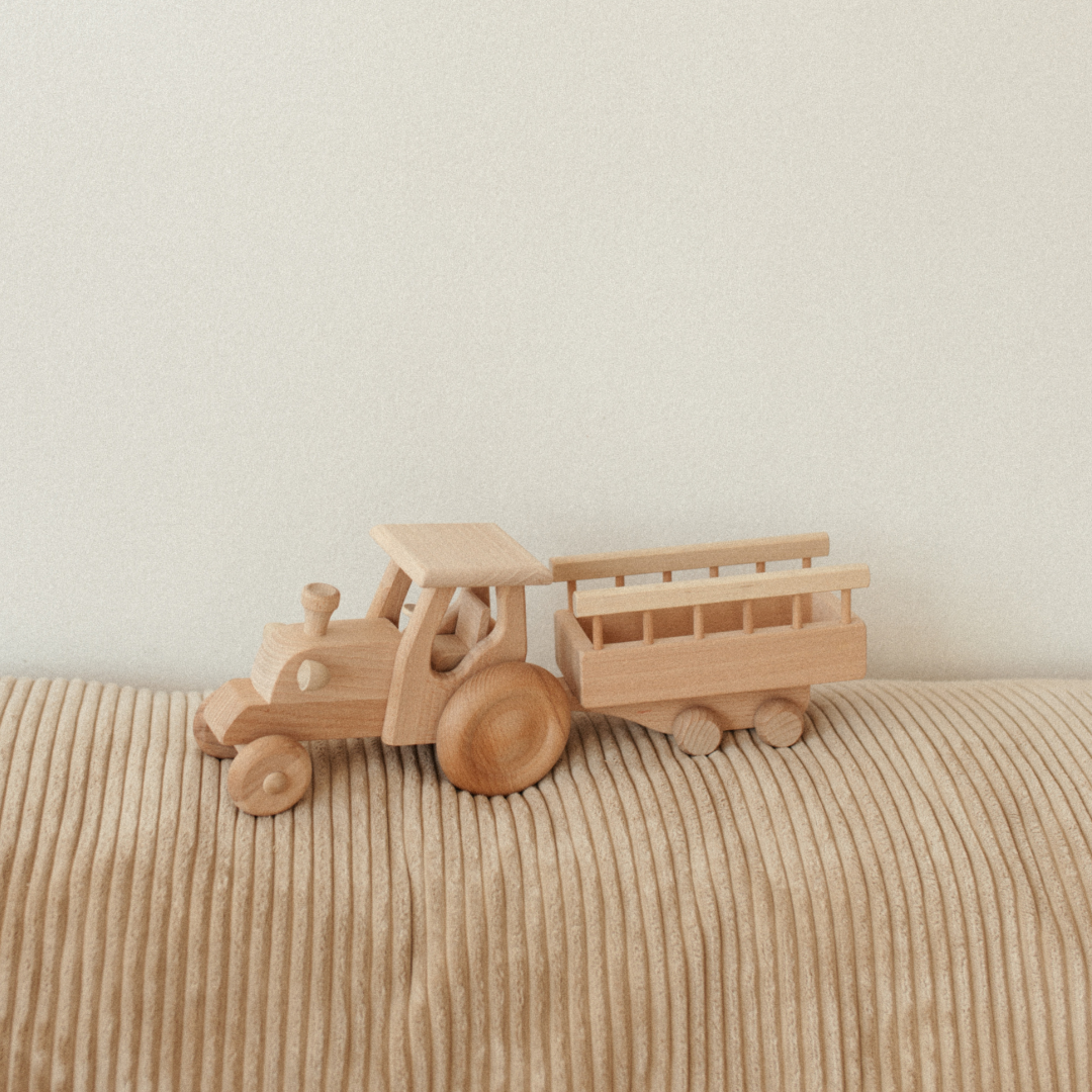 houten speelgoed tractor.