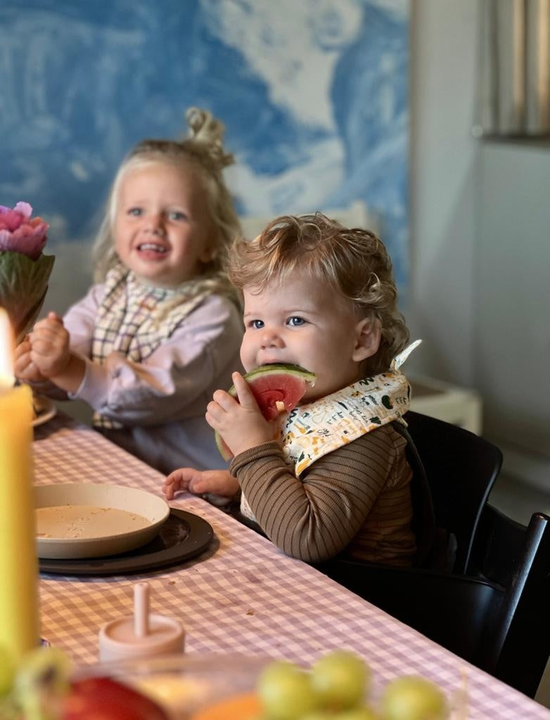 Gepersonaliseerde slabber gemaakt van muslin
