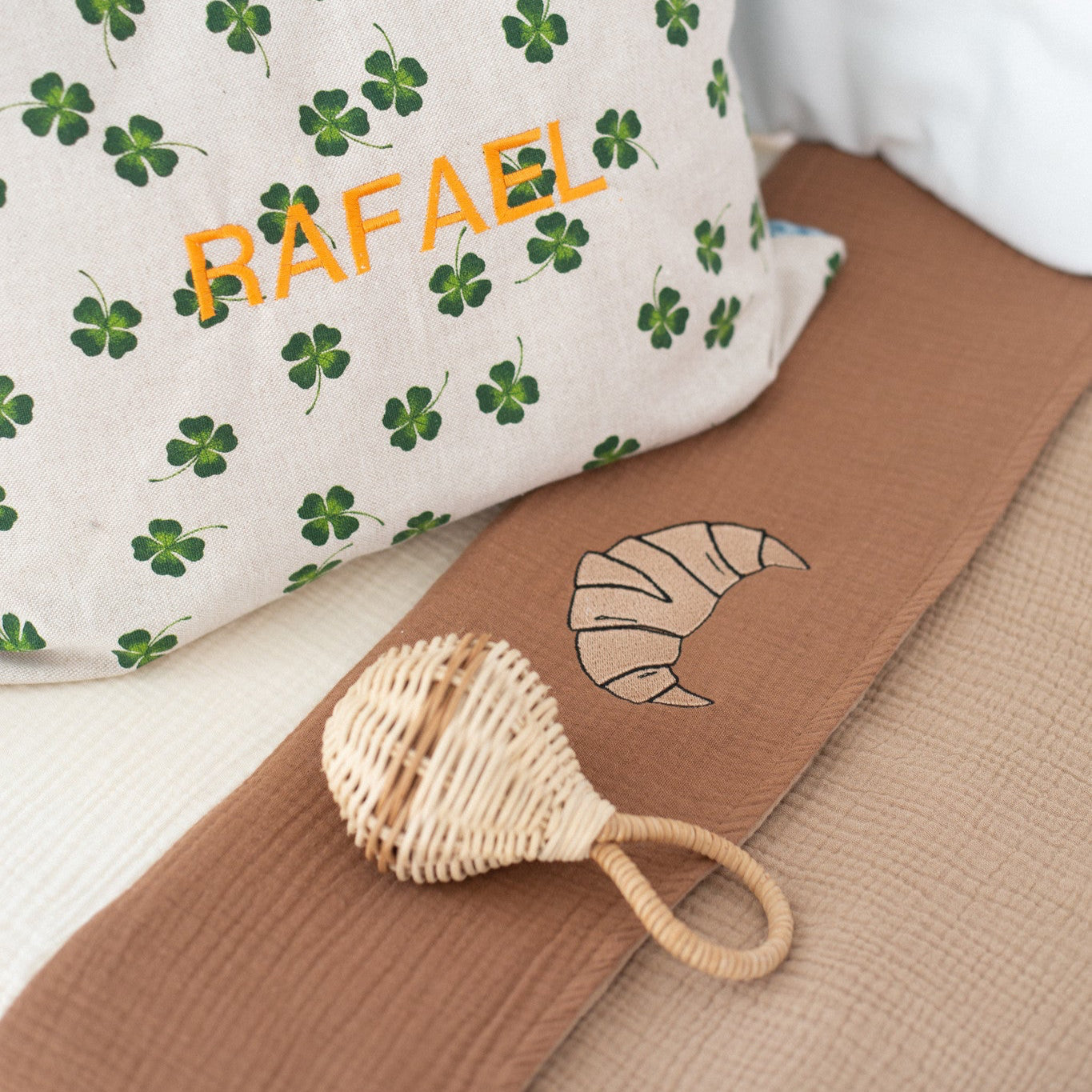 Bed set fine brown