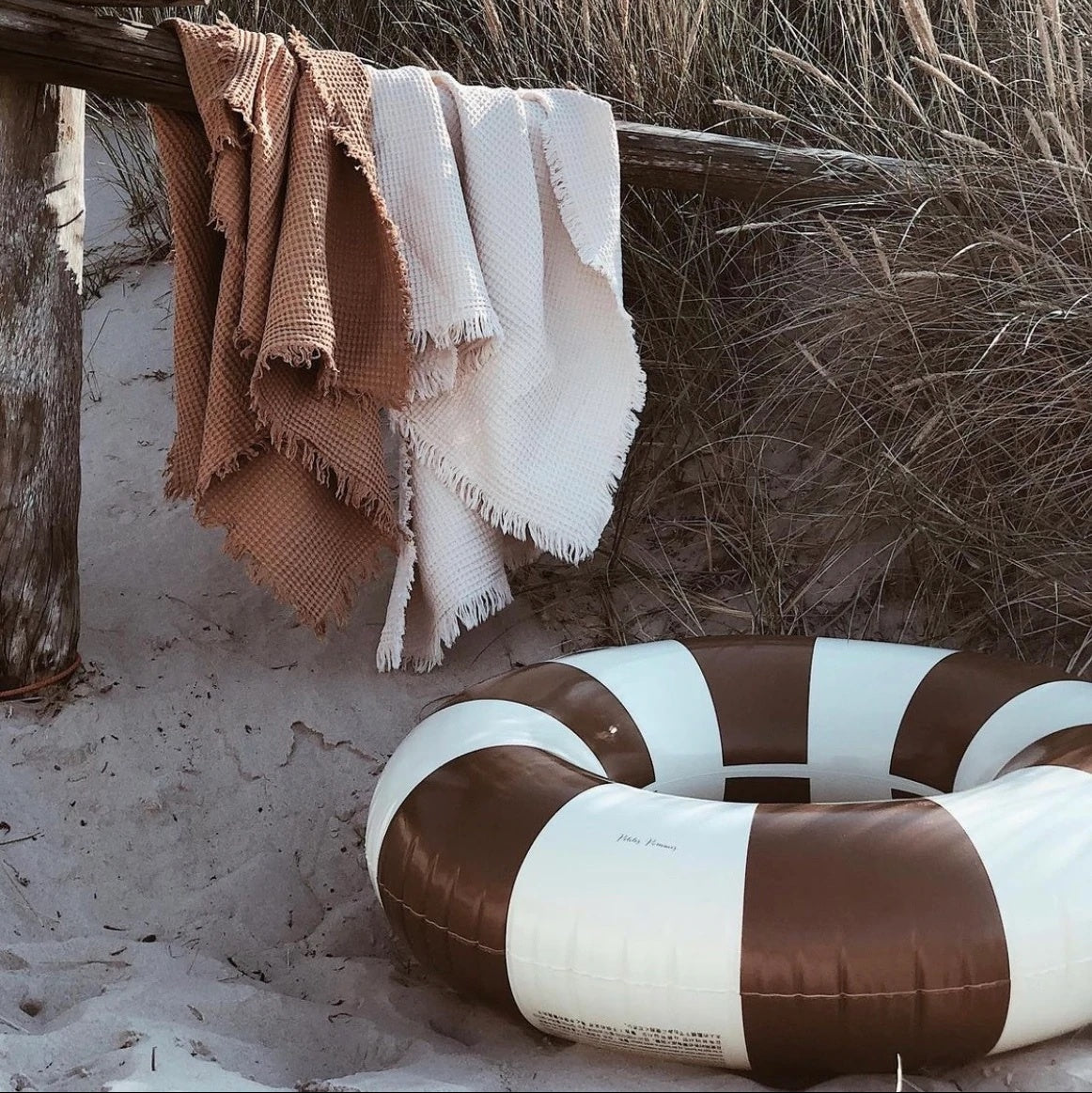zwemband op strand