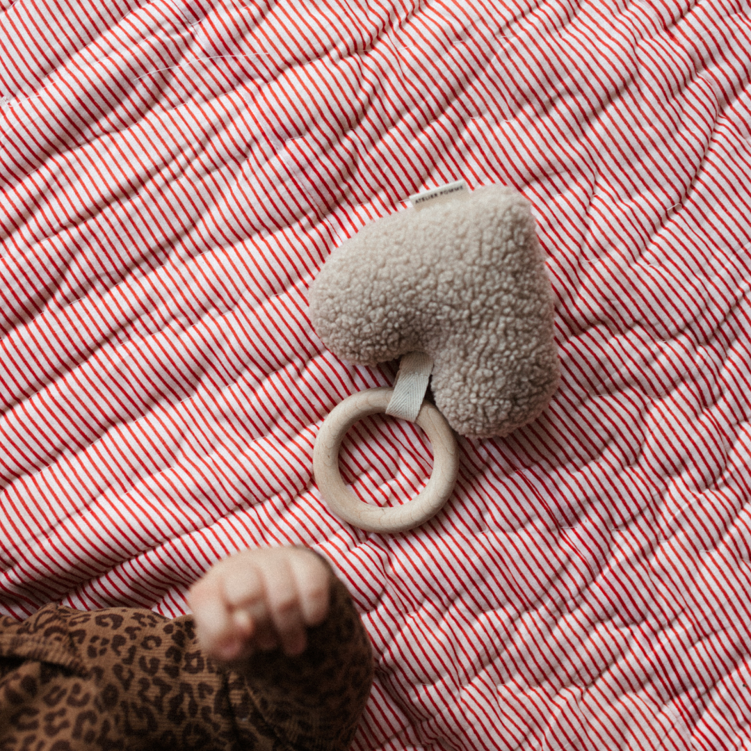 Bijtring met een hart van teddy eraan