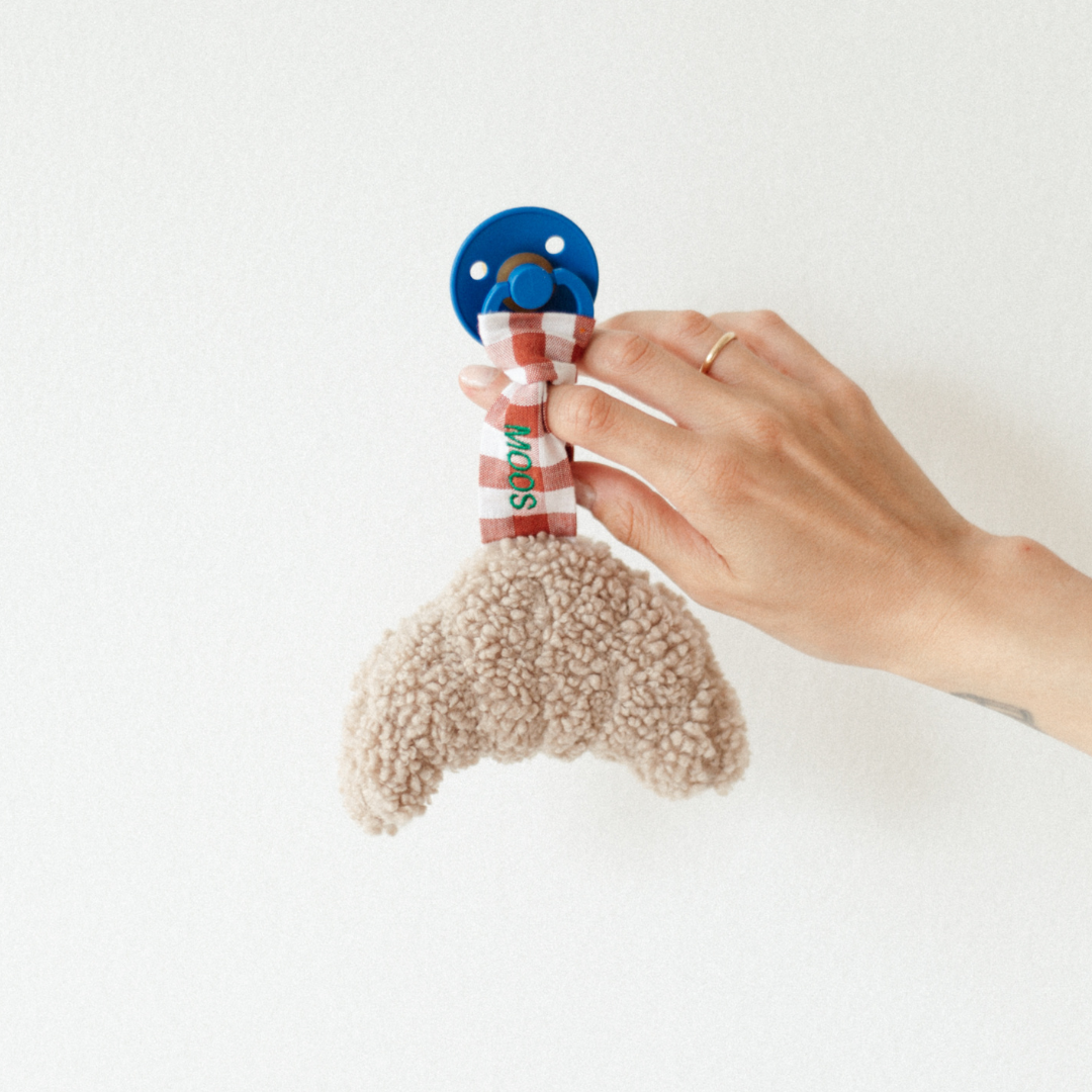 speenkoord in de vorm van een croissant, te personaliseren met naam