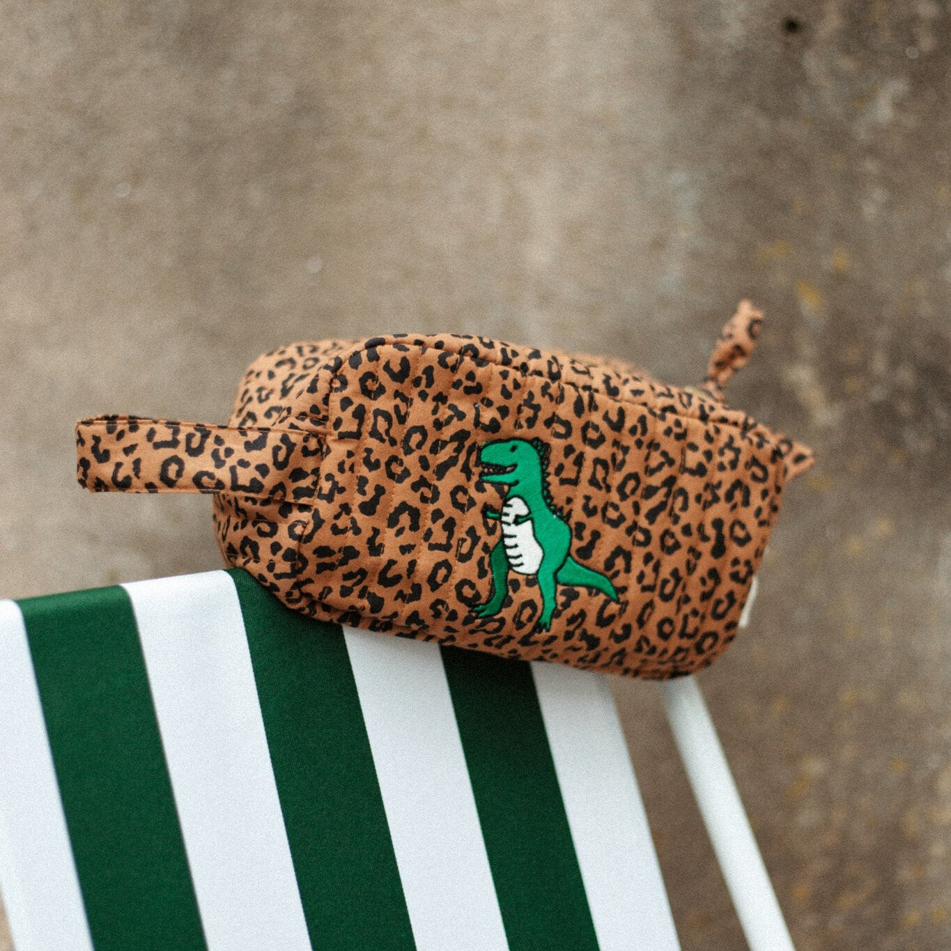 ruime pouch met tijgerprint