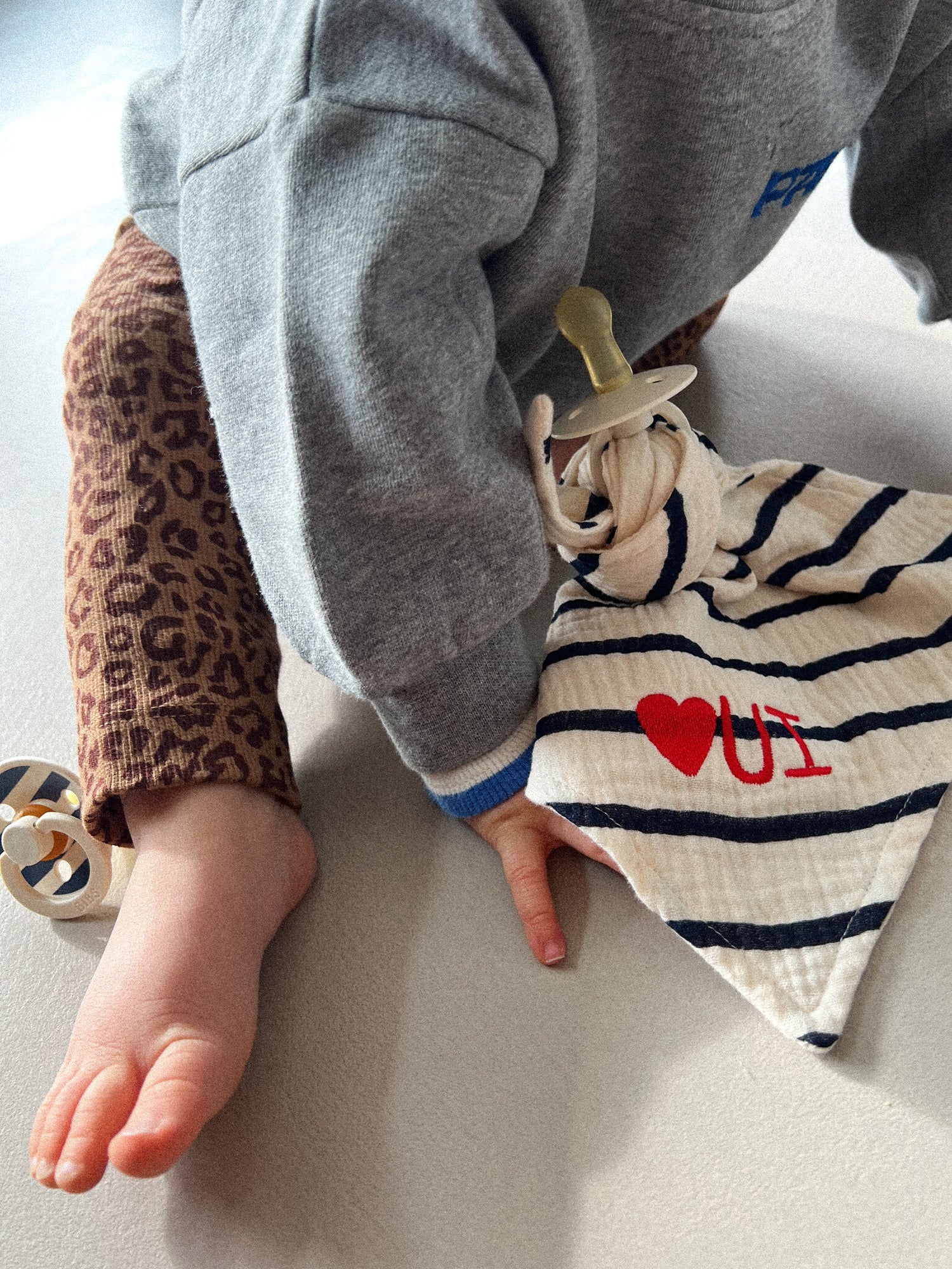 speendoekje met wit en blauwe strepen