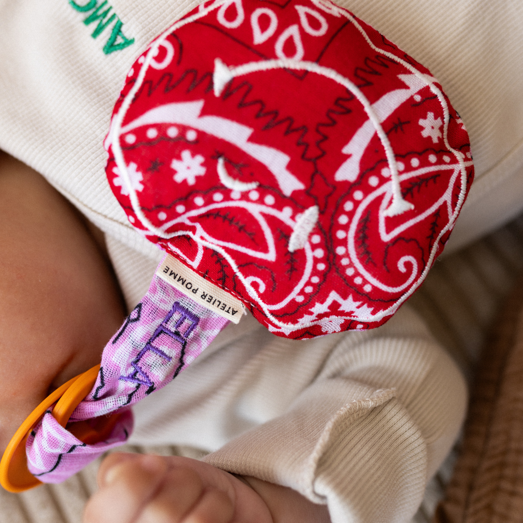 PACIFIER CLOTH - POMME -  BANDANA DOUCE ROUGE