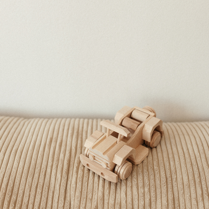 WOODEN JEEP