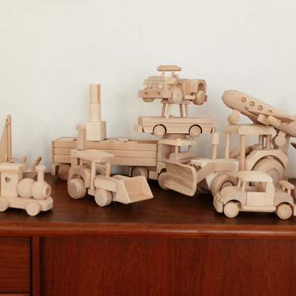 WOODEN TOY - GIANT TRUCK