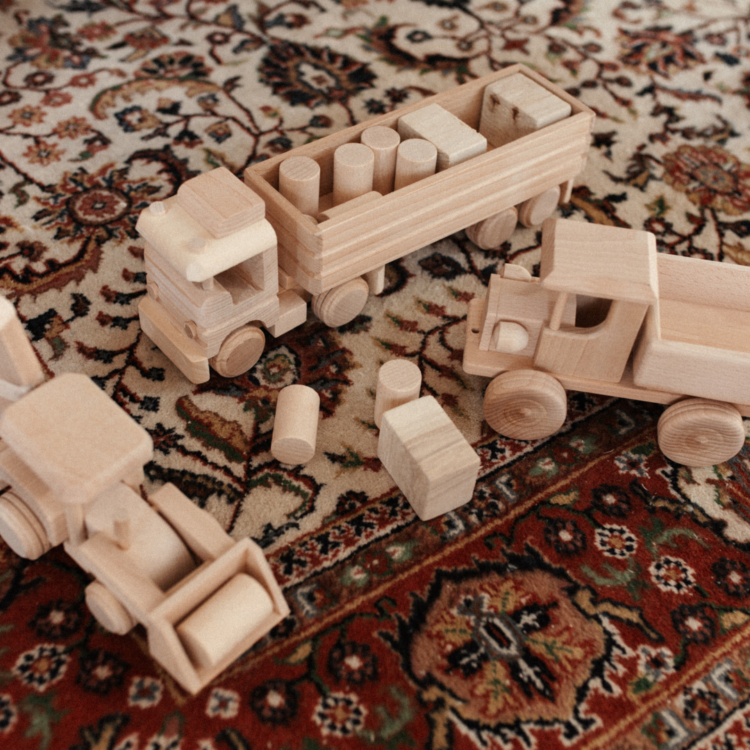 WOODEN TOY - GIANT TRUCK