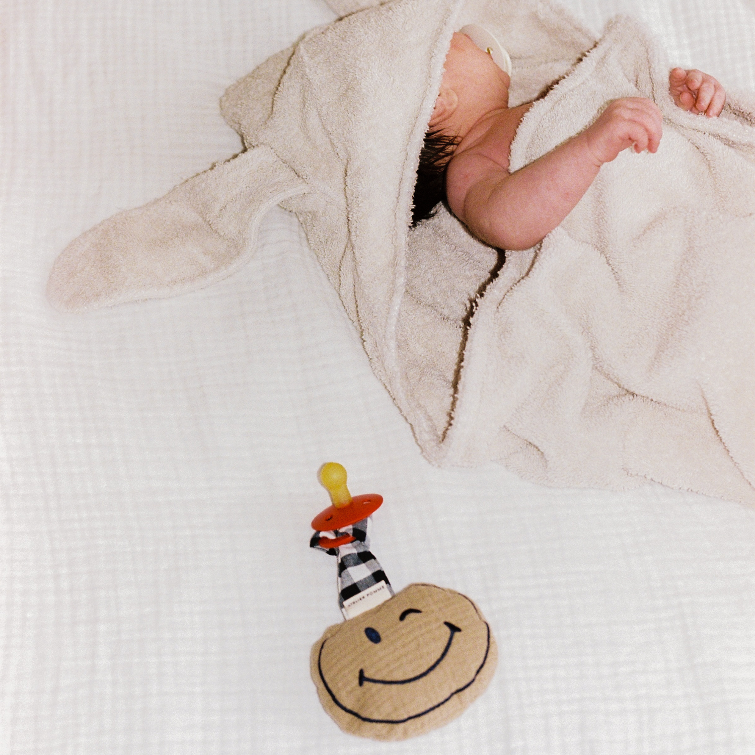 PACIFIER CLOTH POMME | FINE BROWN NEW