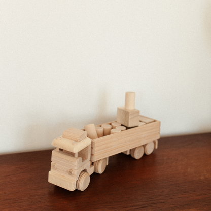 WOODEN TOY - GIANT TRUCK