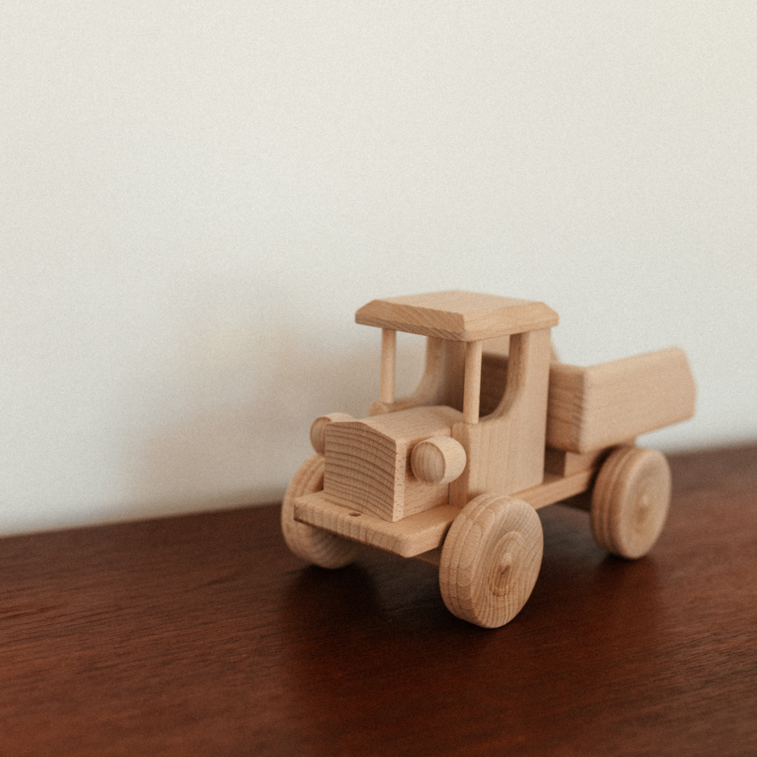 WOODEN TOY - GIANT DUMP TRUCK