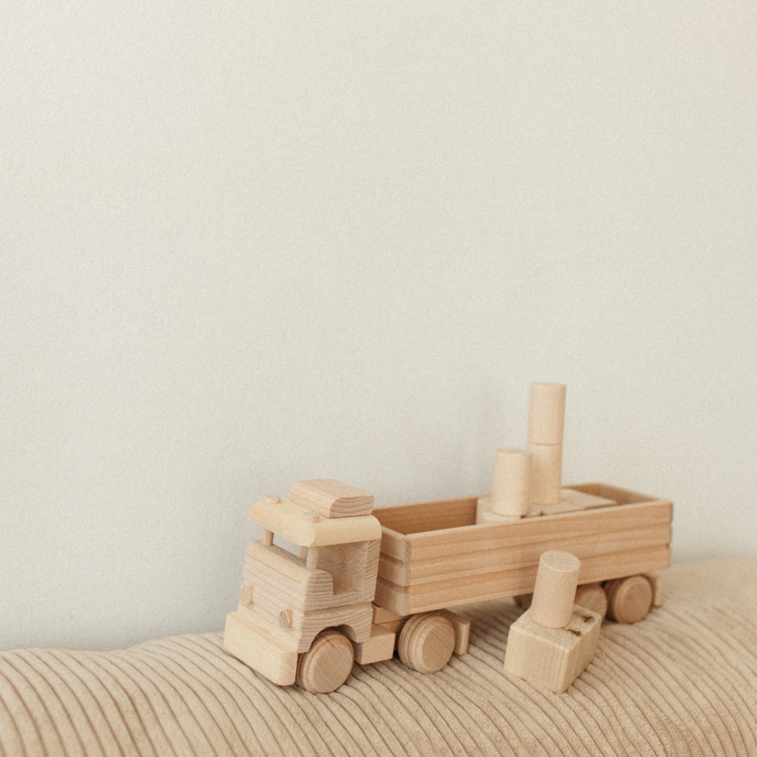 WOODEN TOY - GIANT TRUCK