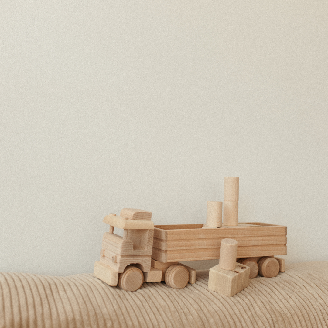 WOODEN TOY - GIANT TRUCK