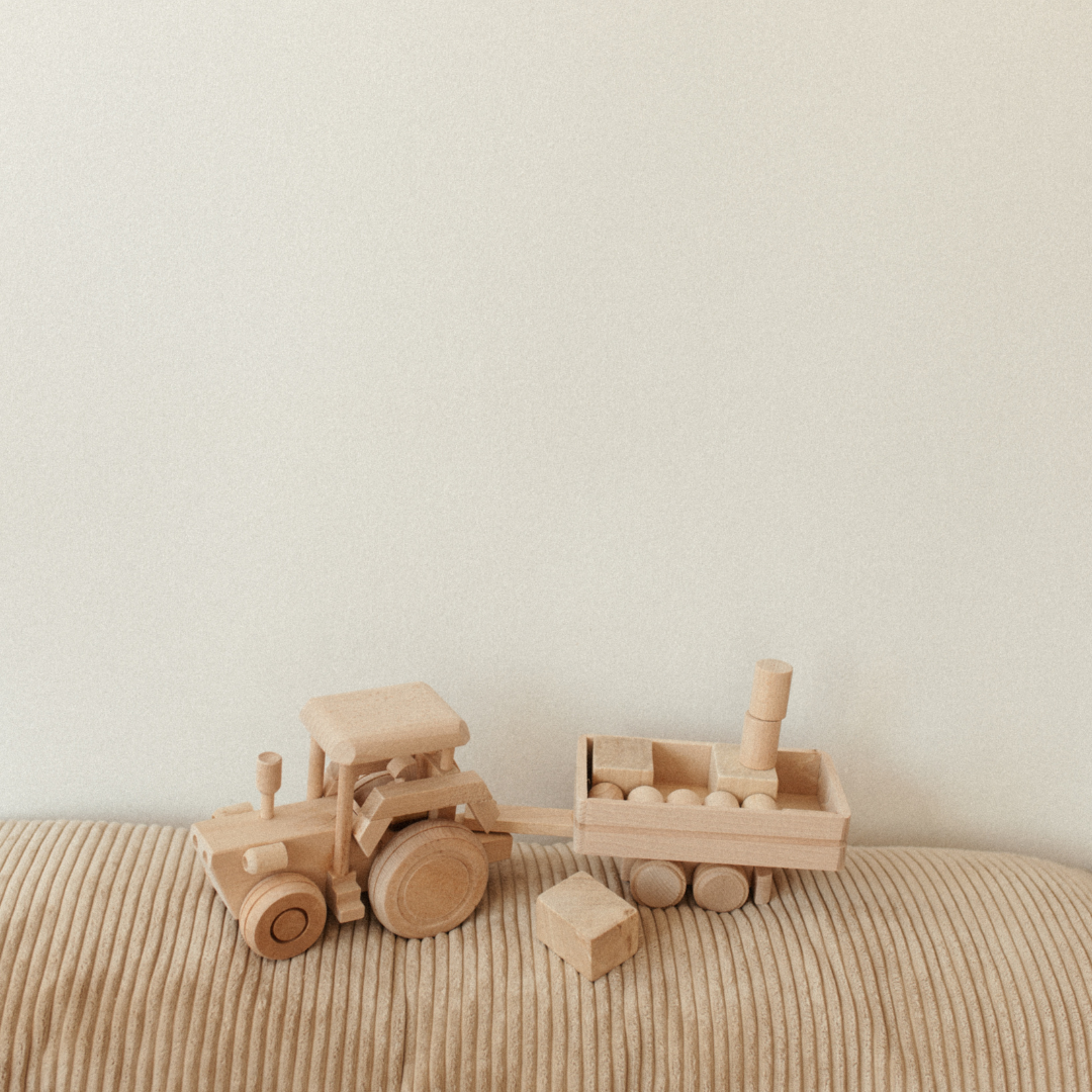 WOODEN TOY - GIANT TRACTOR WITH TRAILER AND WOODEN BLOCKS