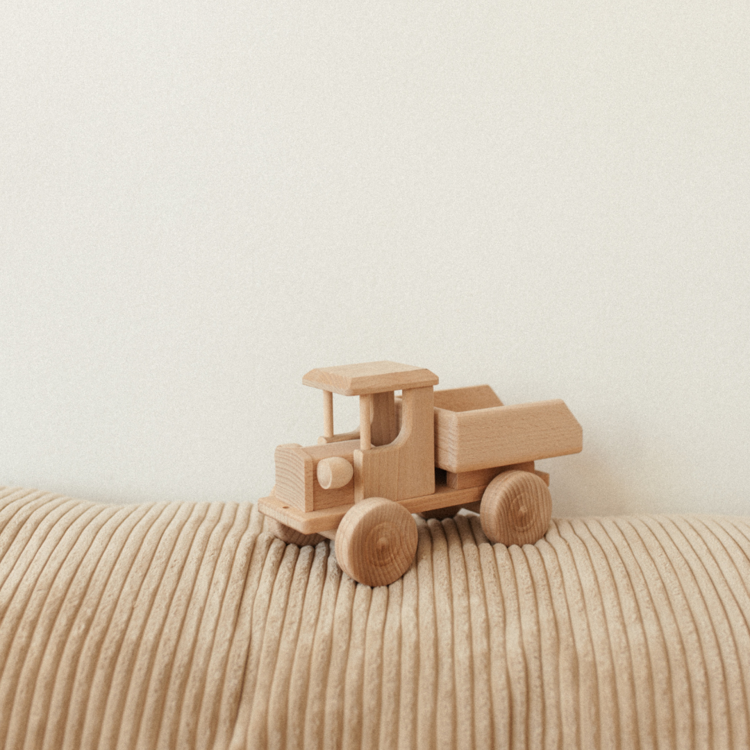 WOODEN TOY - GIANT DUMP TRUCK