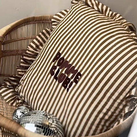 CUSHION RAYURE FRILL | FINE BROWN