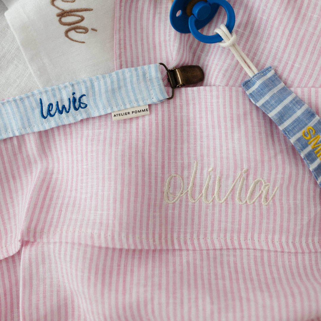 laken met gepersonaliseerde tekst, speenkoorden en gepersonaliseerde tekst