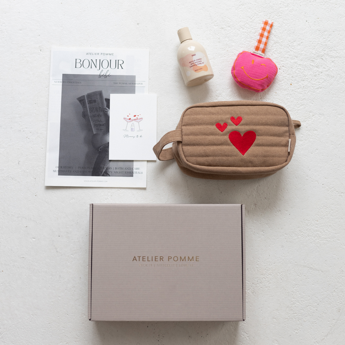 giftbox met etui, speendoek, bodyolie en kaart