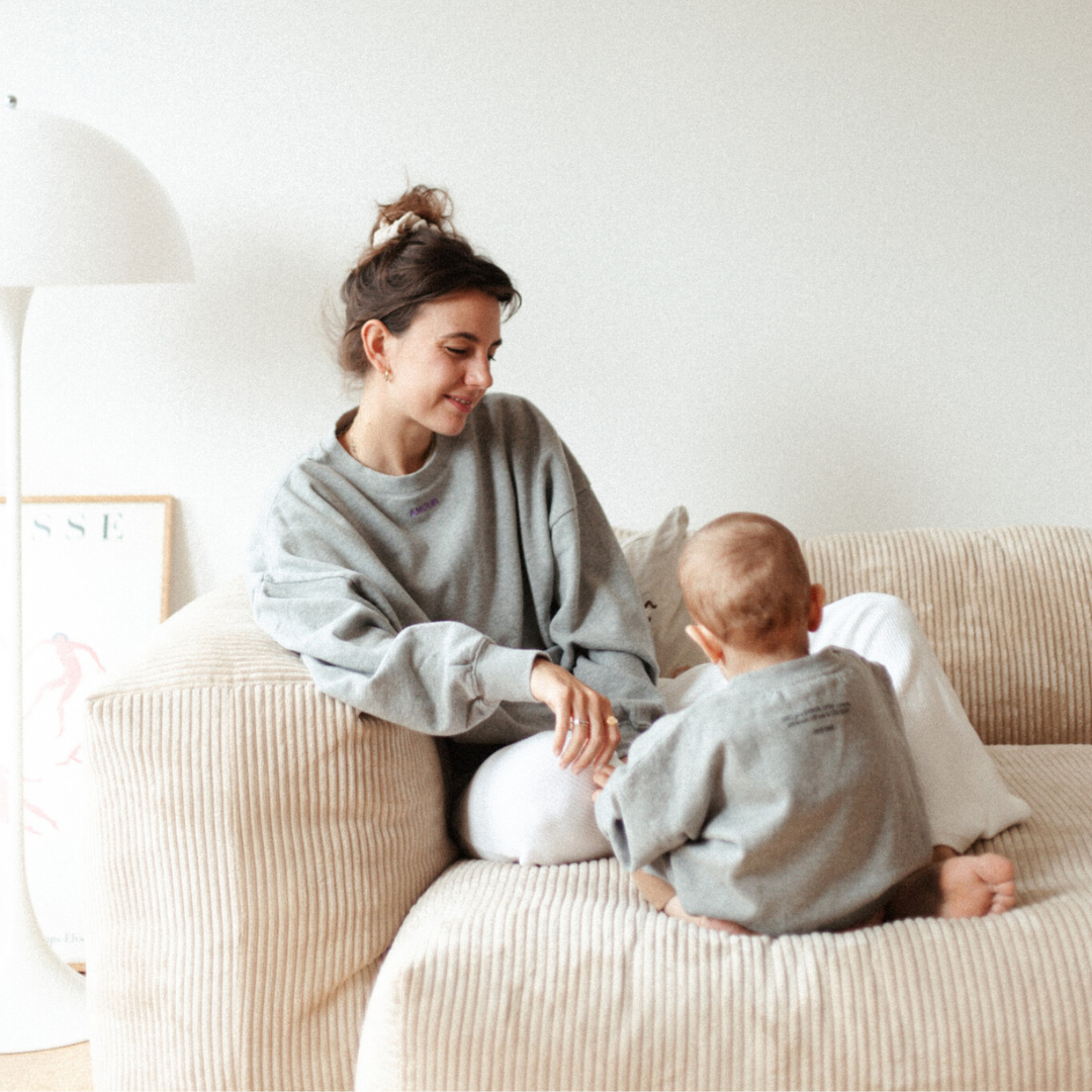 moeder en kind dragen sweater 