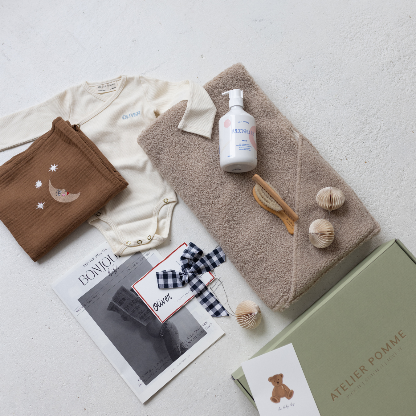 Giftbox met romper, laken, handdoek en kaart