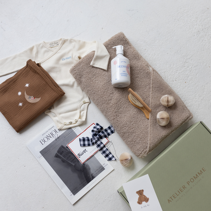 Giftbox met romper, laken, handdoek en kaart