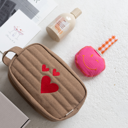 Giftbox met etui, speendoek, bodyolie en kaart