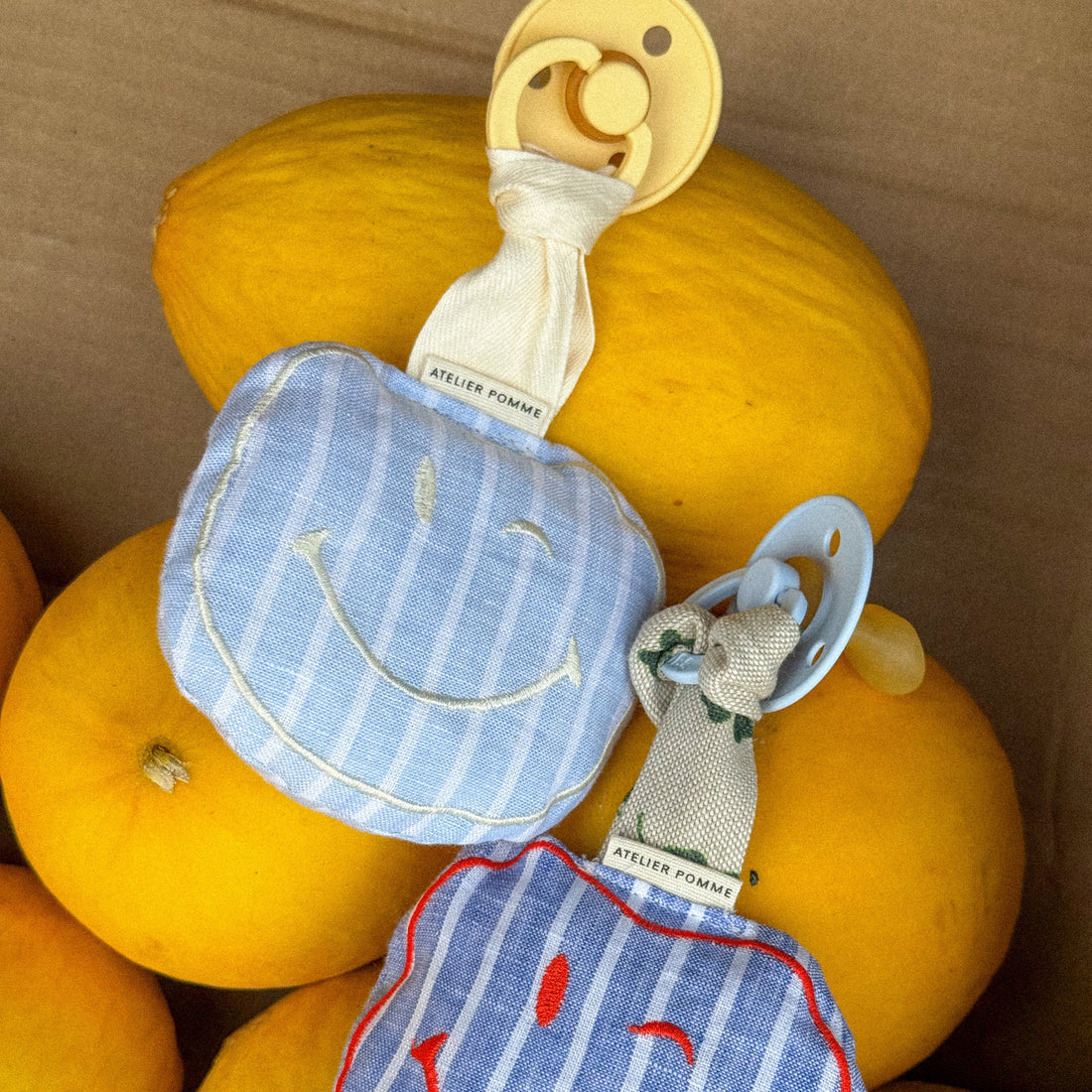 PACIFIER CLOTH - POMME -  LOVELY LINEN DREAMY BLUE