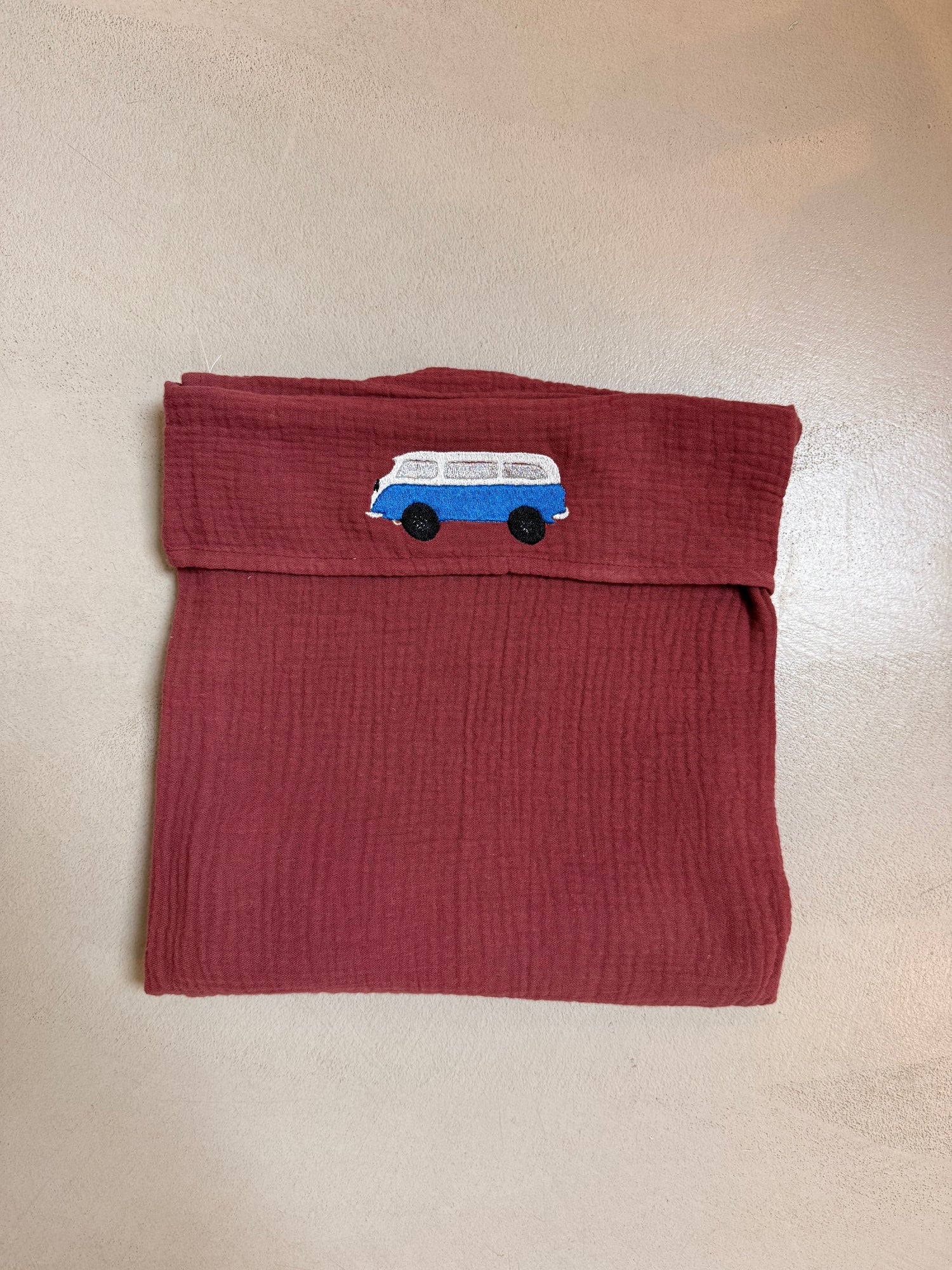 SAMPLE SALE | FLAT SHEET CRIB BURGUNDY BOO