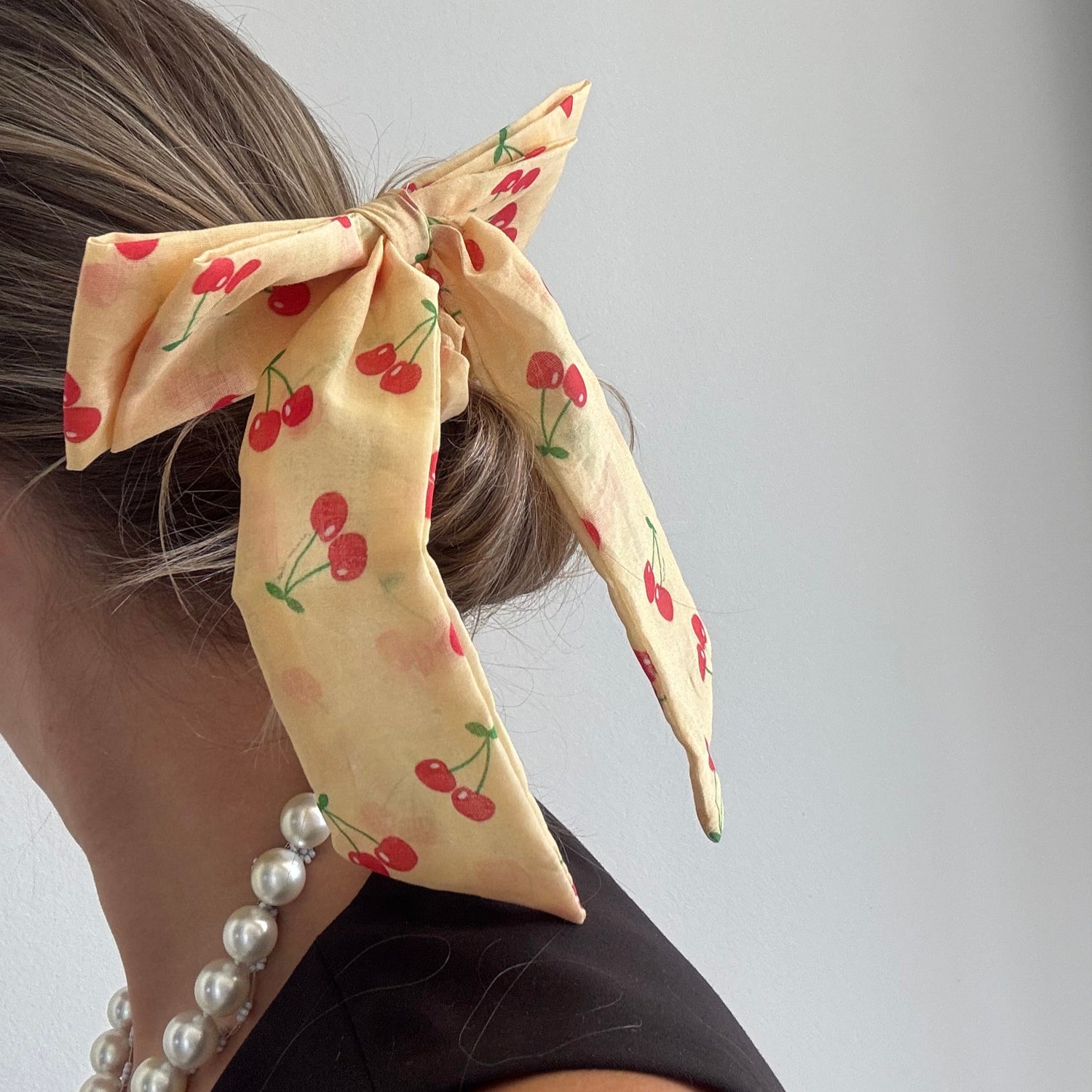 MINI - OVERSIZED BOW SCRUNCHIE