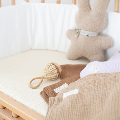 baby bedje met muslin dekens