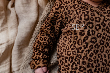 Romper wrap the baby leopard 