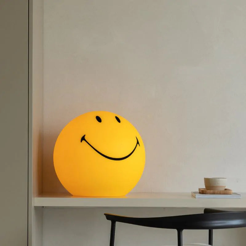 smiley lamp op tafel