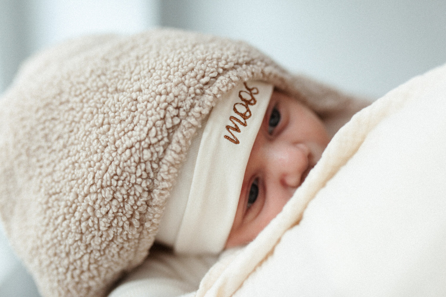 TEENY TINY BEANIE - COSY WHITE