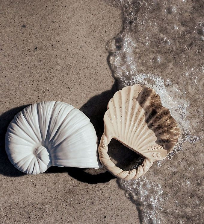 bad speelgoed voor kinderen gemaakt van natuurlijke materialen