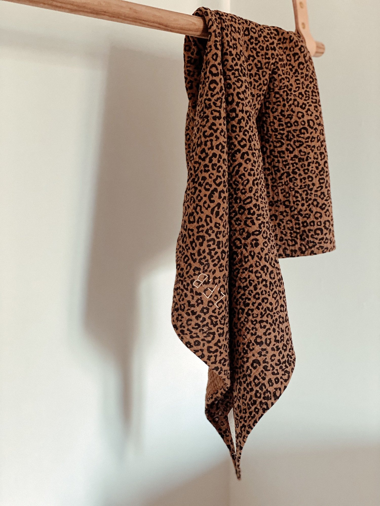 HUGE TOWEL - LEOPARD