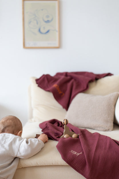 HUGE TOWEL - BURGUNDY BOO