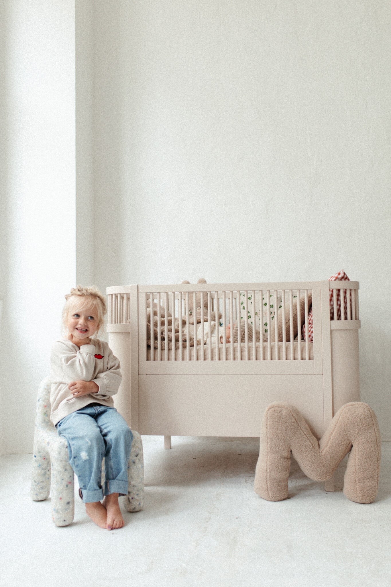 kinderstoel van gerecycled plastic, leuk voor in babykamer 