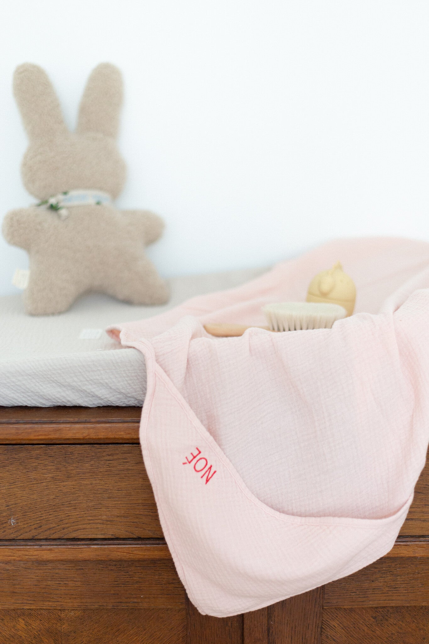 handdoek met naam voor kinderen in het roze