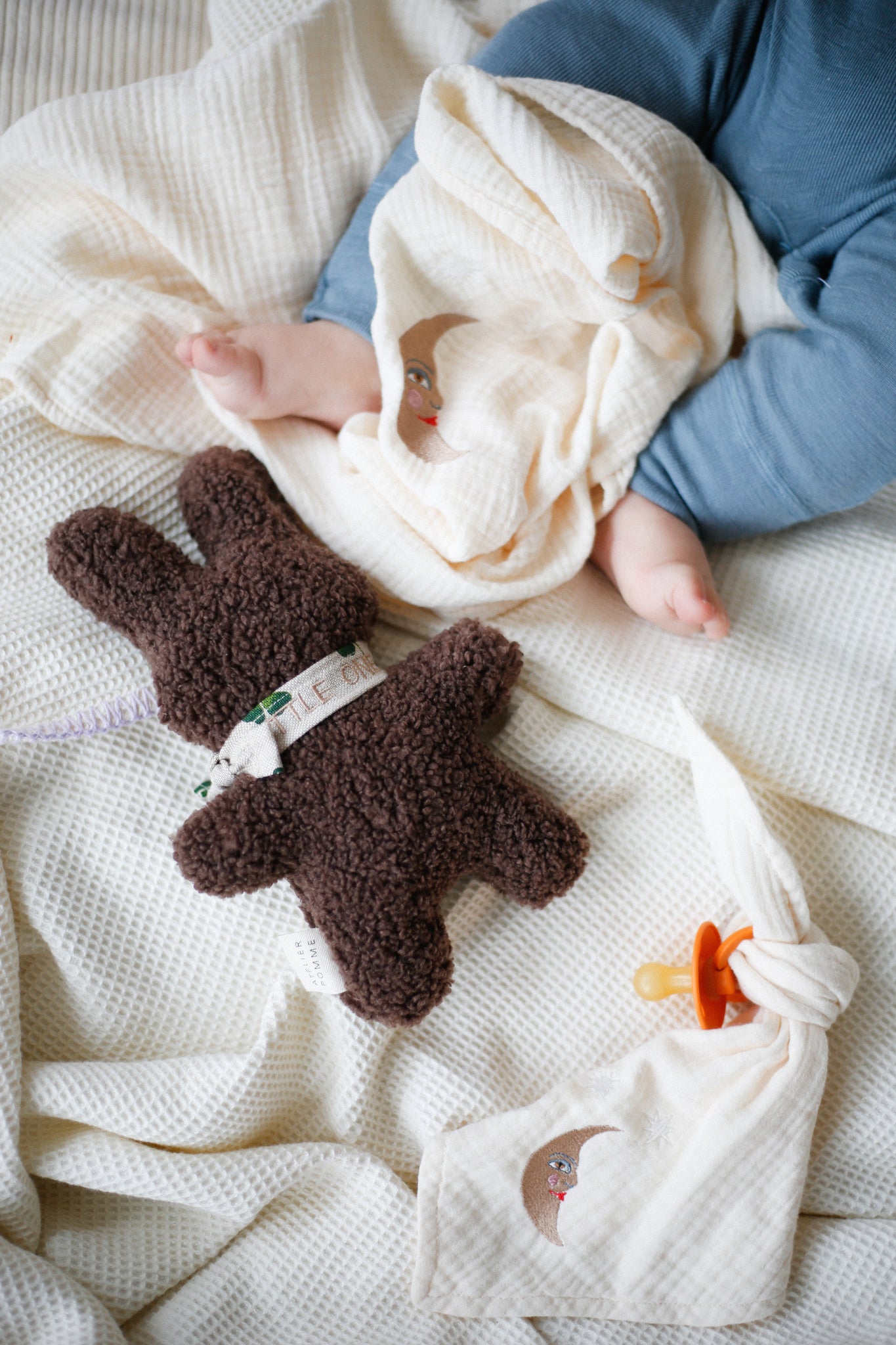 teddy knuffel met katoenen doeken en speendoekje