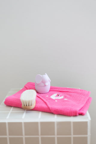 BATH TOWEL - BLOWY BUBBLEGUM