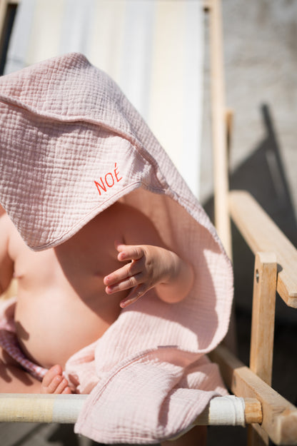 handdoek van zacht muslin katoen voor na het bad of op het strand