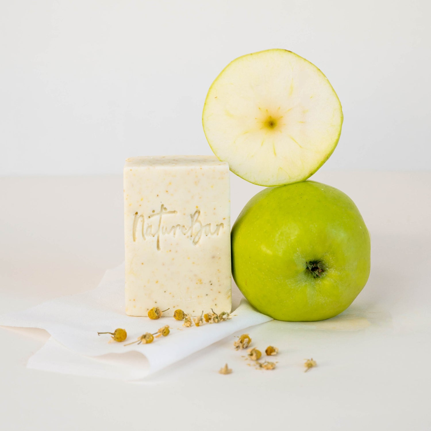 Babyzeep zonder geur- en kleurstoffen, met antioxidanten van kamille en appel voor extra huidverzorging.