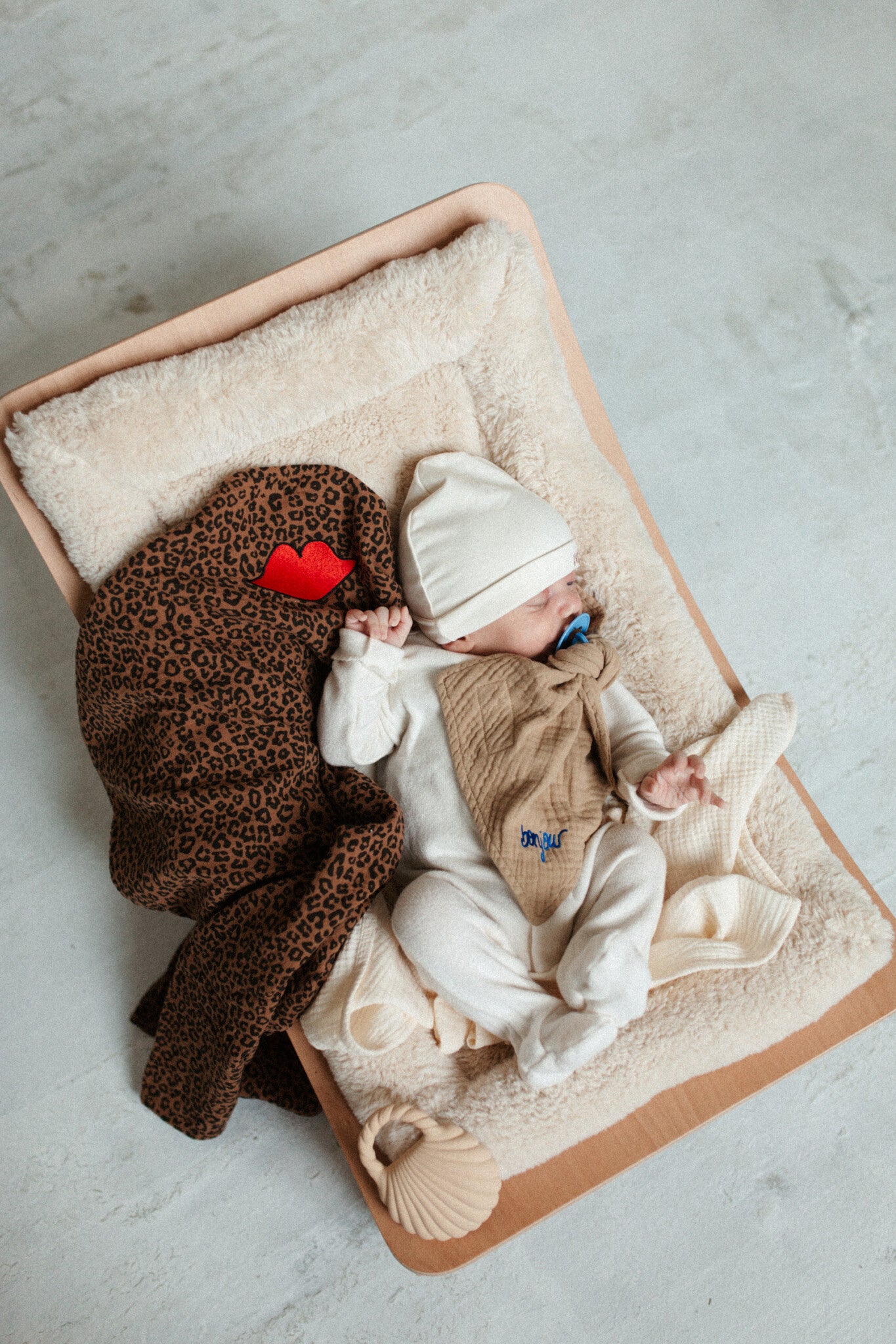 HUGE TOWEL - LEOPARD