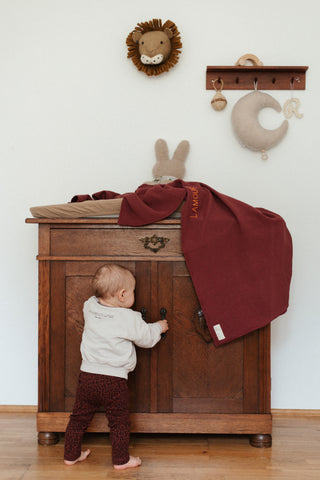 GIANT SWADDLE - BURGUNDY BOO