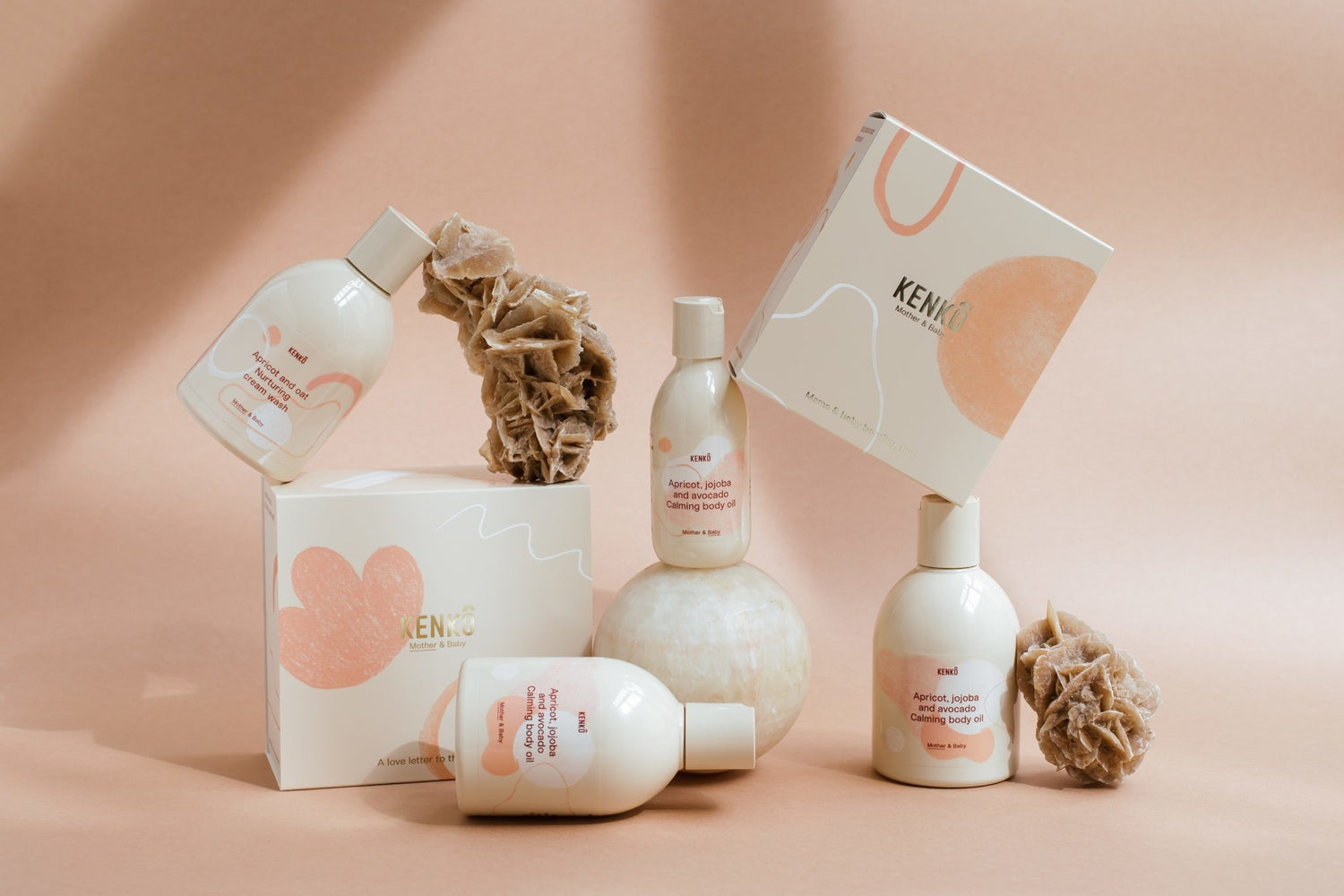 Natuurlijke verzorgingslijn voor moeder en baby, Kenkô giftset met babyolie, babycrème was en badolie, verpakt in een luxe geschenkverpakking.